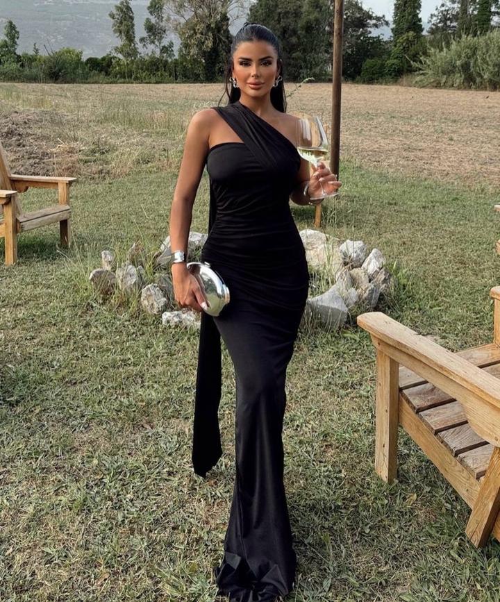 Черное платье