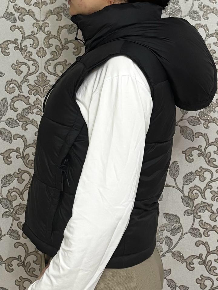 Черная безрукавка Zara