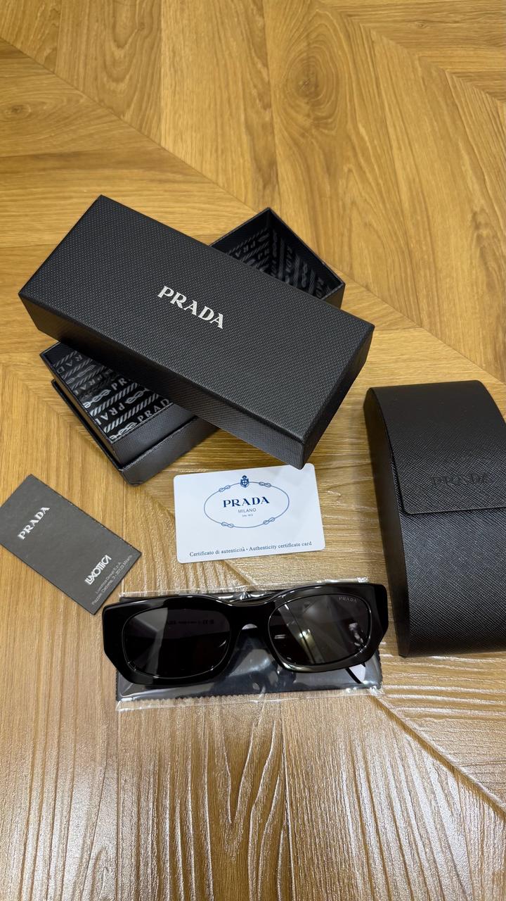 Солнцезащитные очки Prada