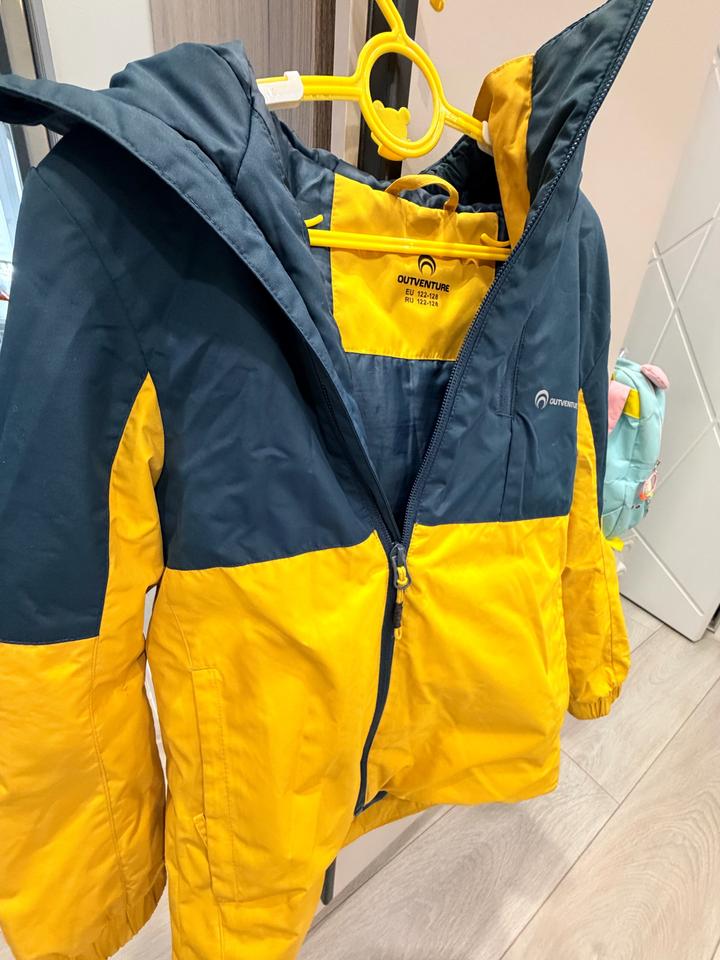 Куртка демисезонная.