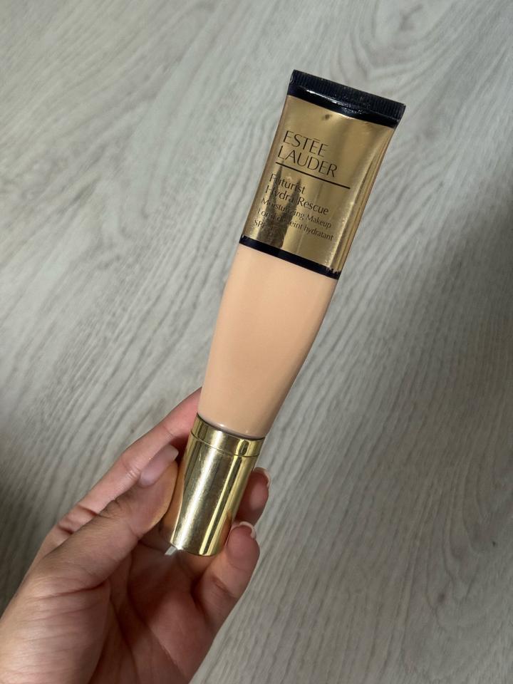 Тональная основа Estee Lauder Futurist Hydra Rescue