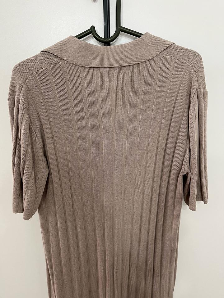 платья h&m бежевое