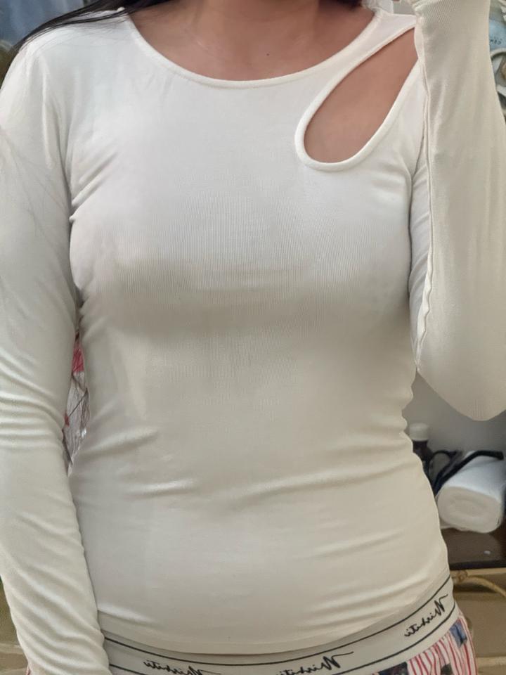 Белая интересная кофта