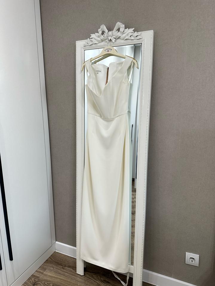 Платье: Dinara Satzhan