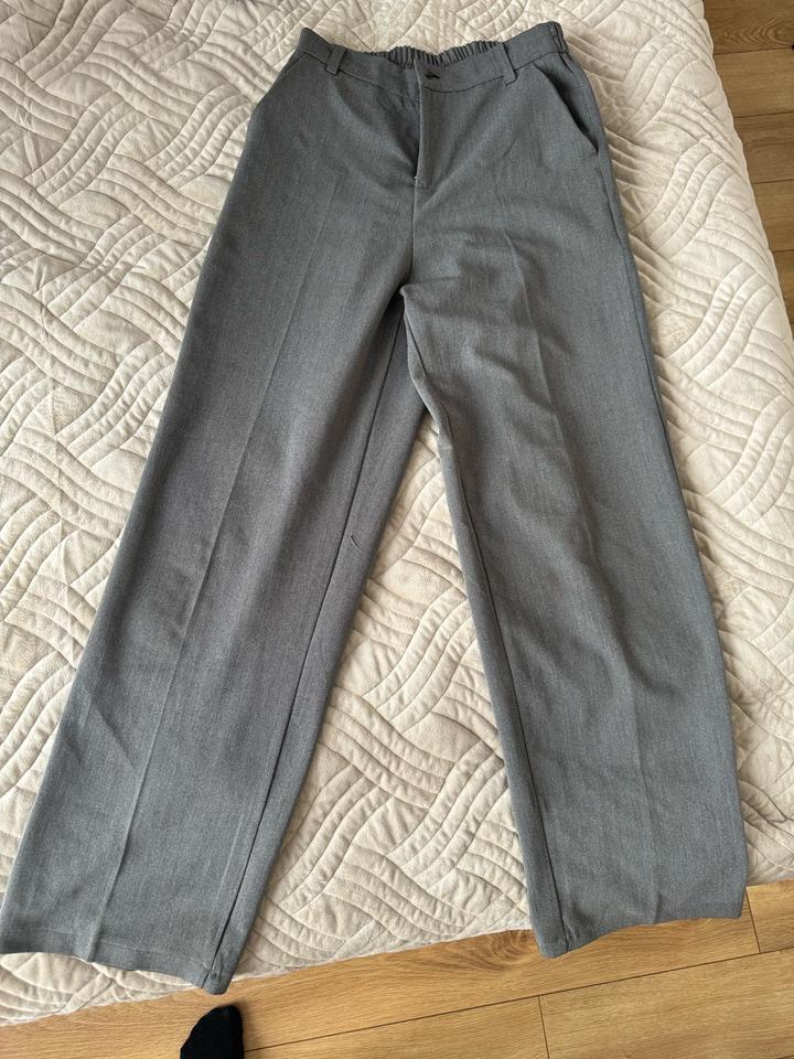 Серые брюки палаццо