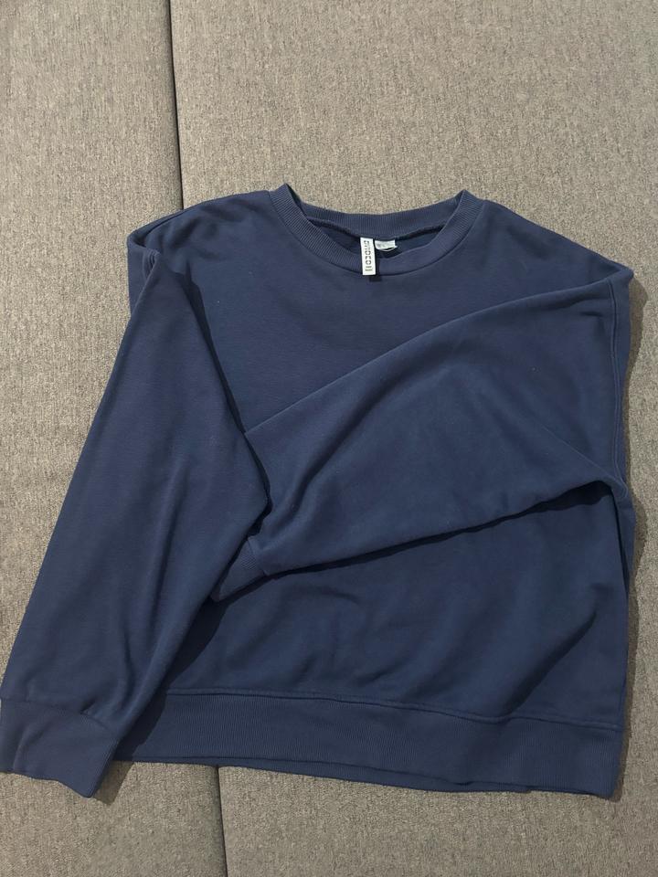 Базовый темно-синий кроп-свитшот H&M Divided