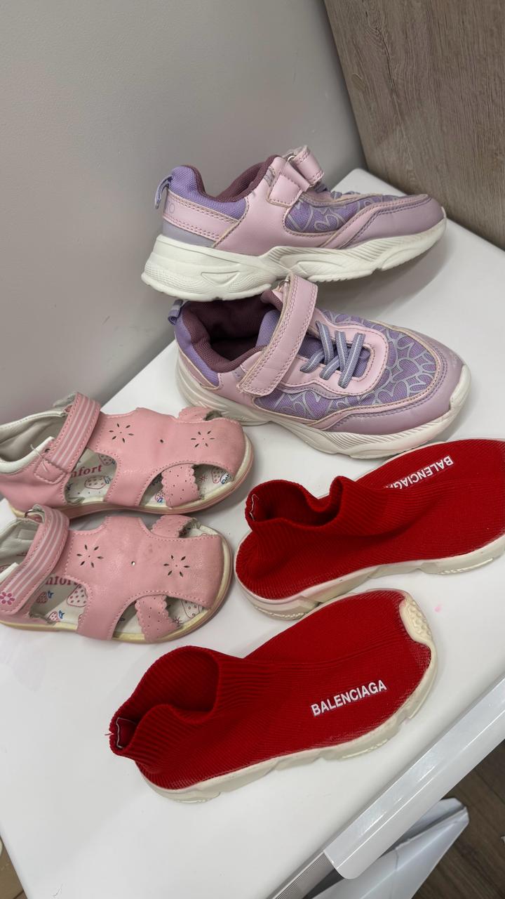 Кроссовки и сандали