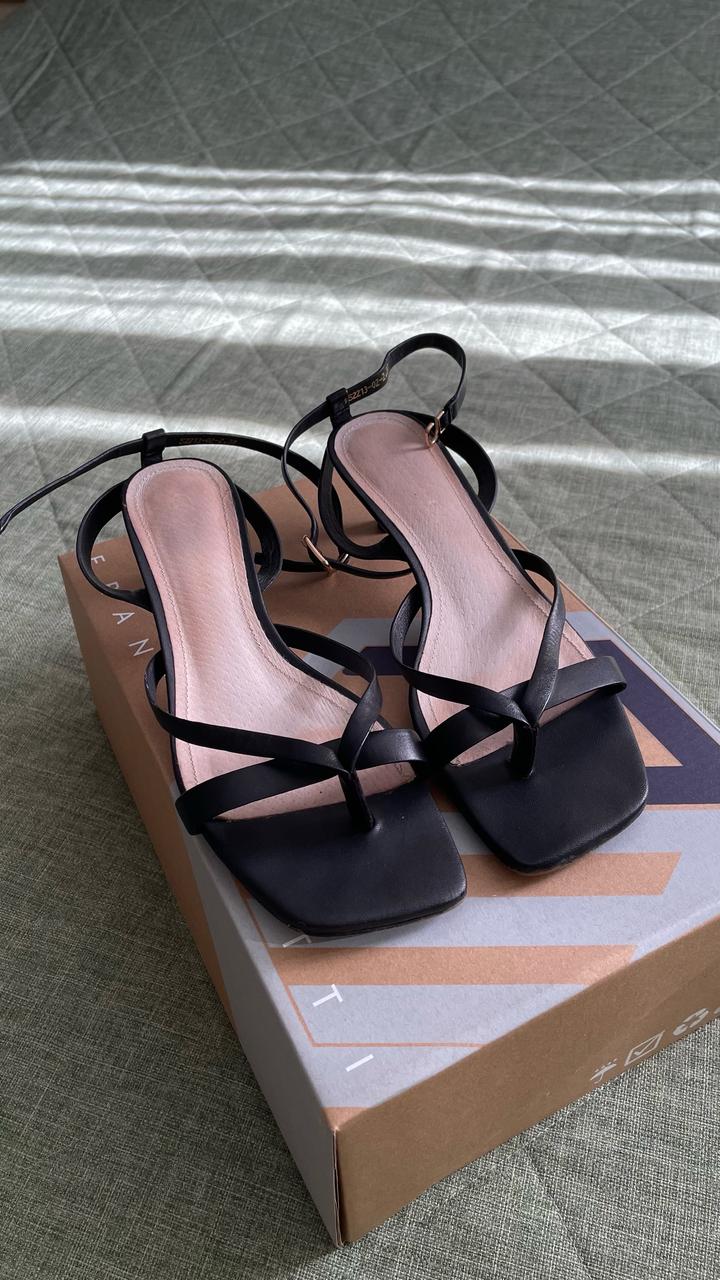 Женские босоножки