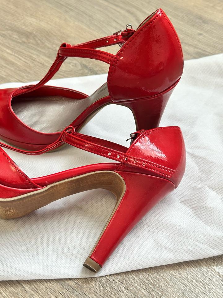 Туфли красные Marco Tozzi