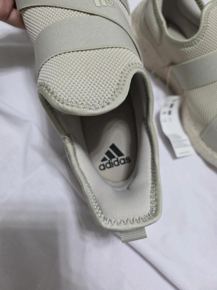 Женские кроссовки Adidas