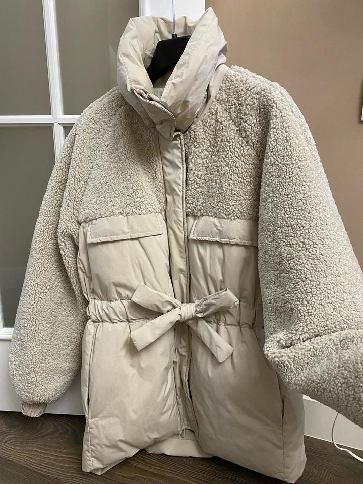 Куртка бежевая
