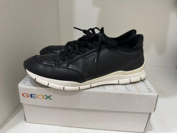 Кроссовки женские Geox