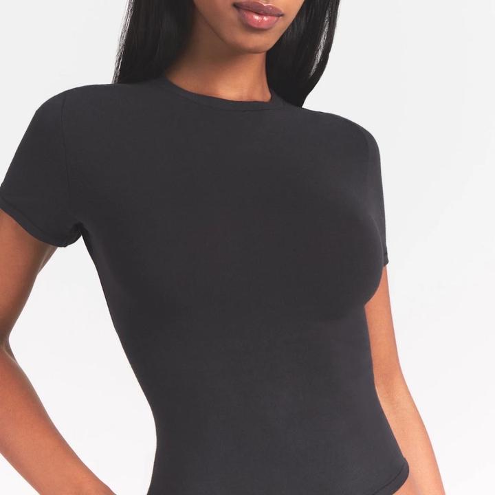 футболка Skims