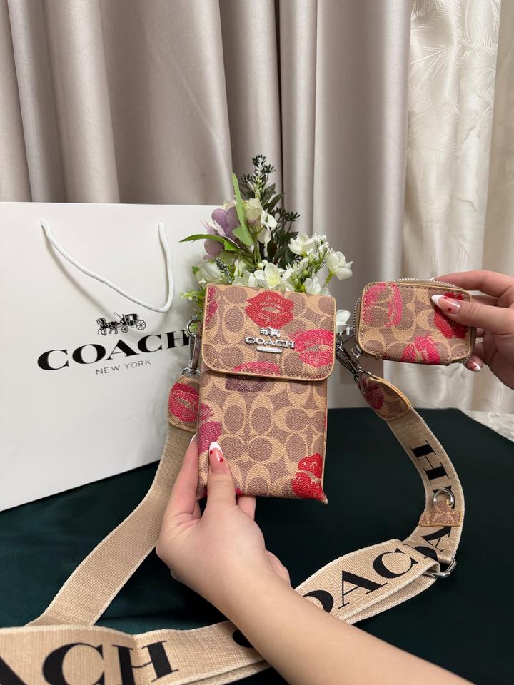 Мини сумочки от Coach