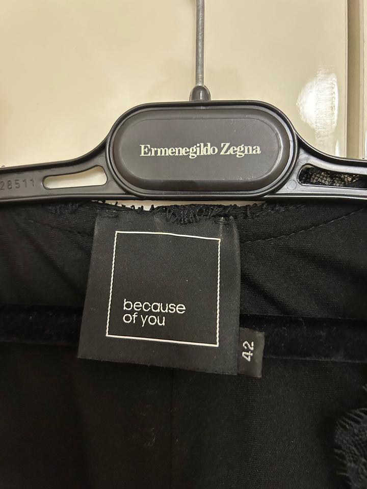 Элегантное вечернее платье в пол с кружевной отделкой