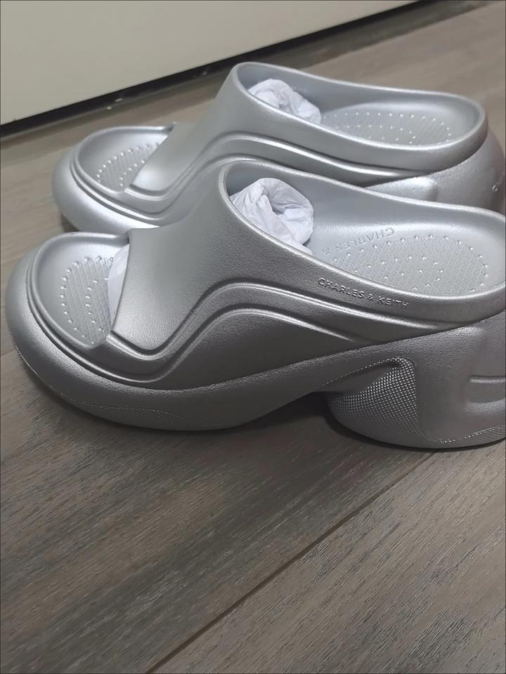 Charles&Keith