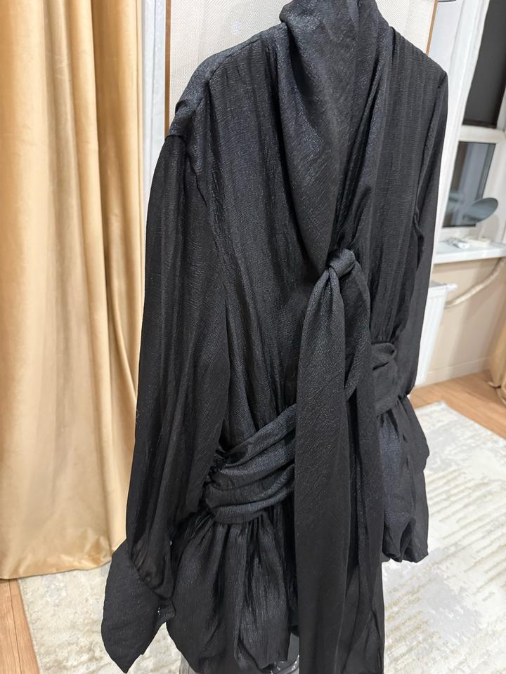 Черное платье , покупалось в Шоуруме в Алмате