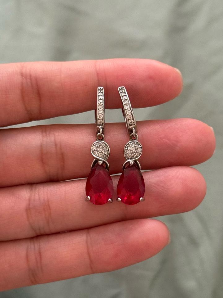 Набор из серебра с искуственным рубином и фианитами