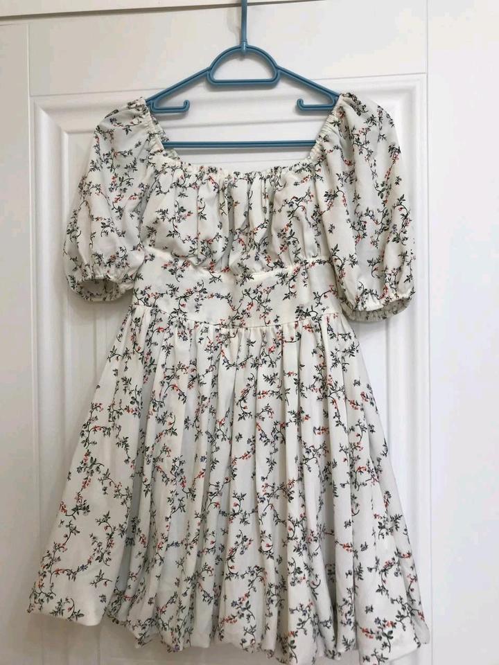 Продаю нежное летнее платье 🌷 Лёгкая и приятная ткань, очень красиво смотрится.