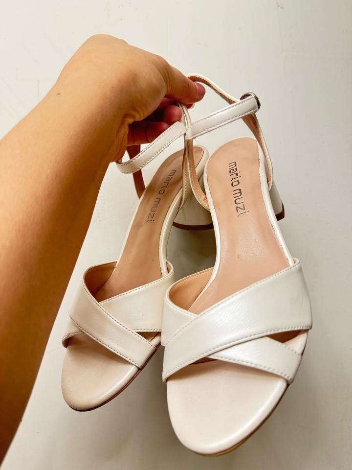 Новые кожаные босоножки