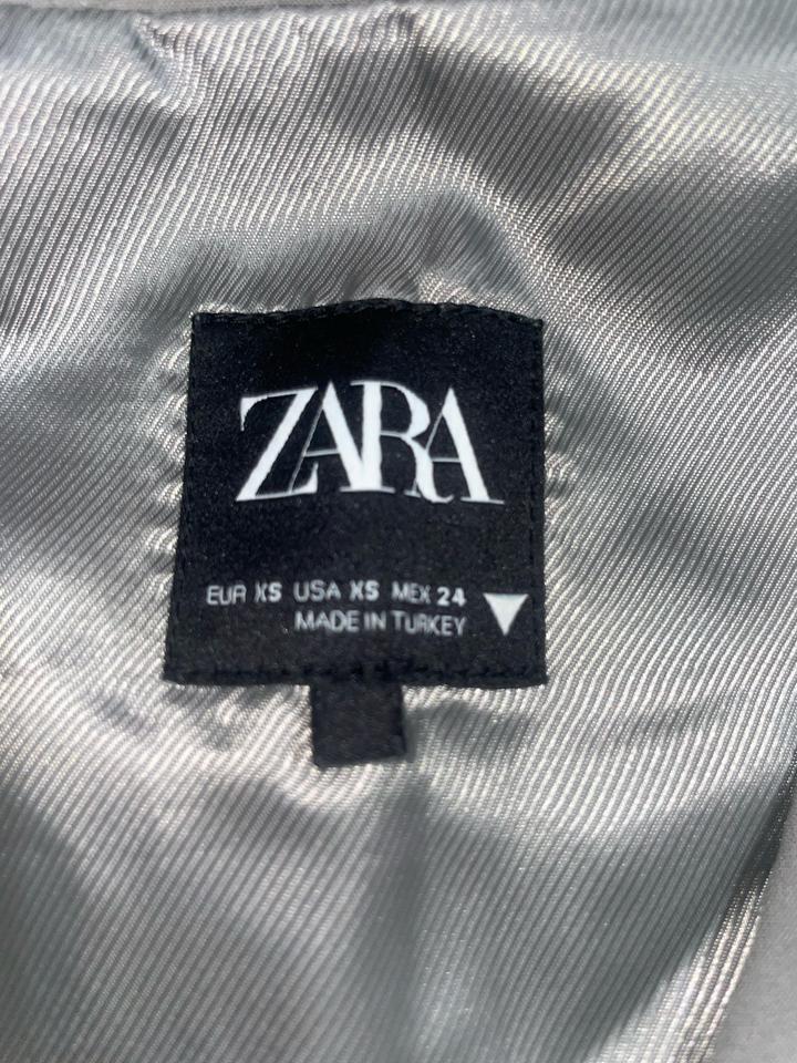 Жилет Zara