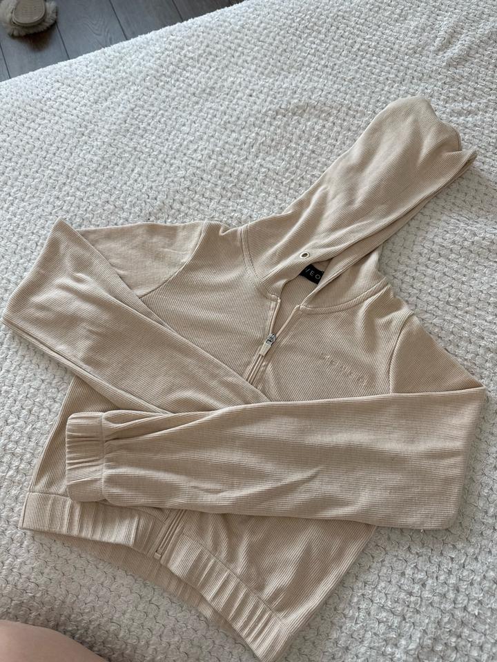 Кофта на замке