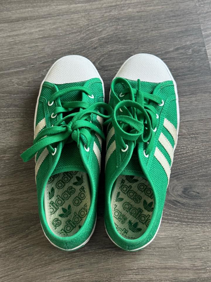 Кроссовки adidas