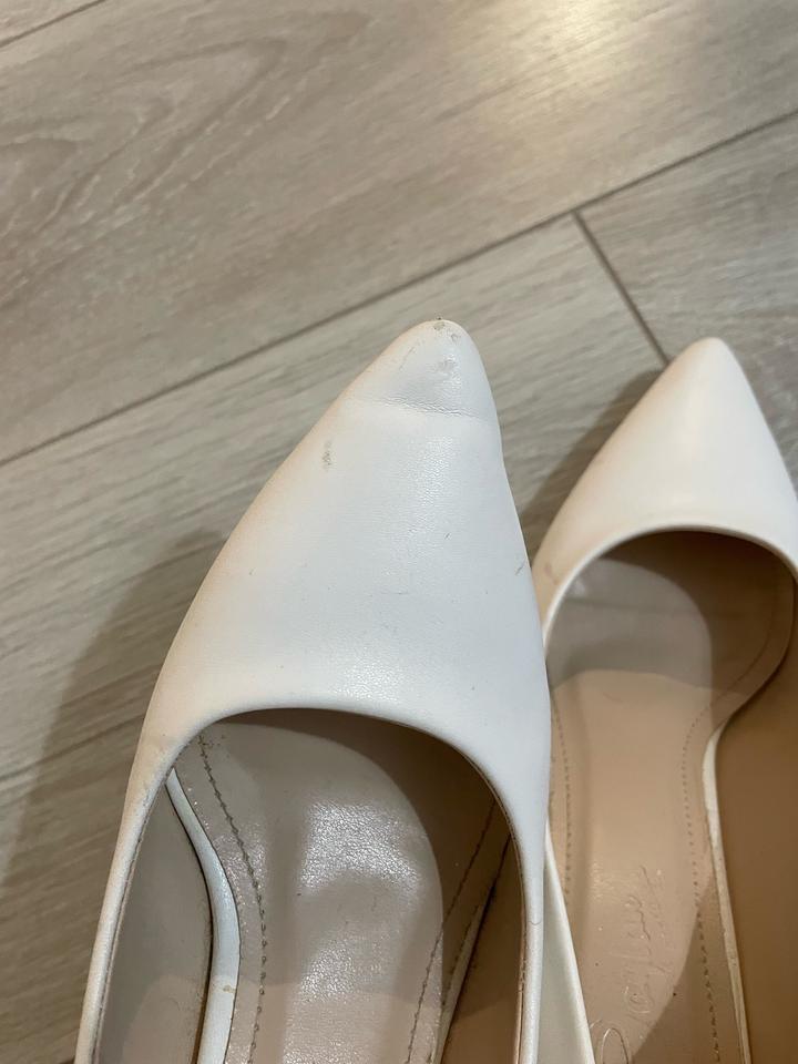 Белые свадебные туфли