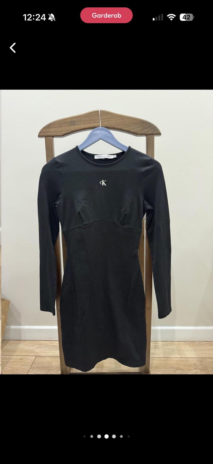 Черное платье мини Calvin Klein трикотаж, размер XS