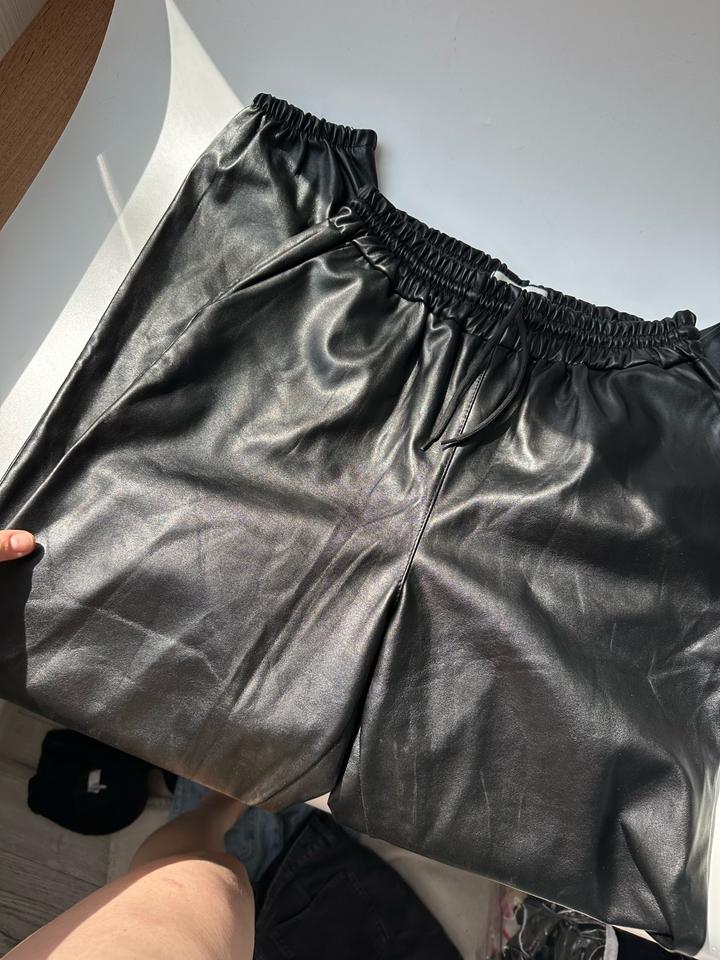 Черные штаны под кожу