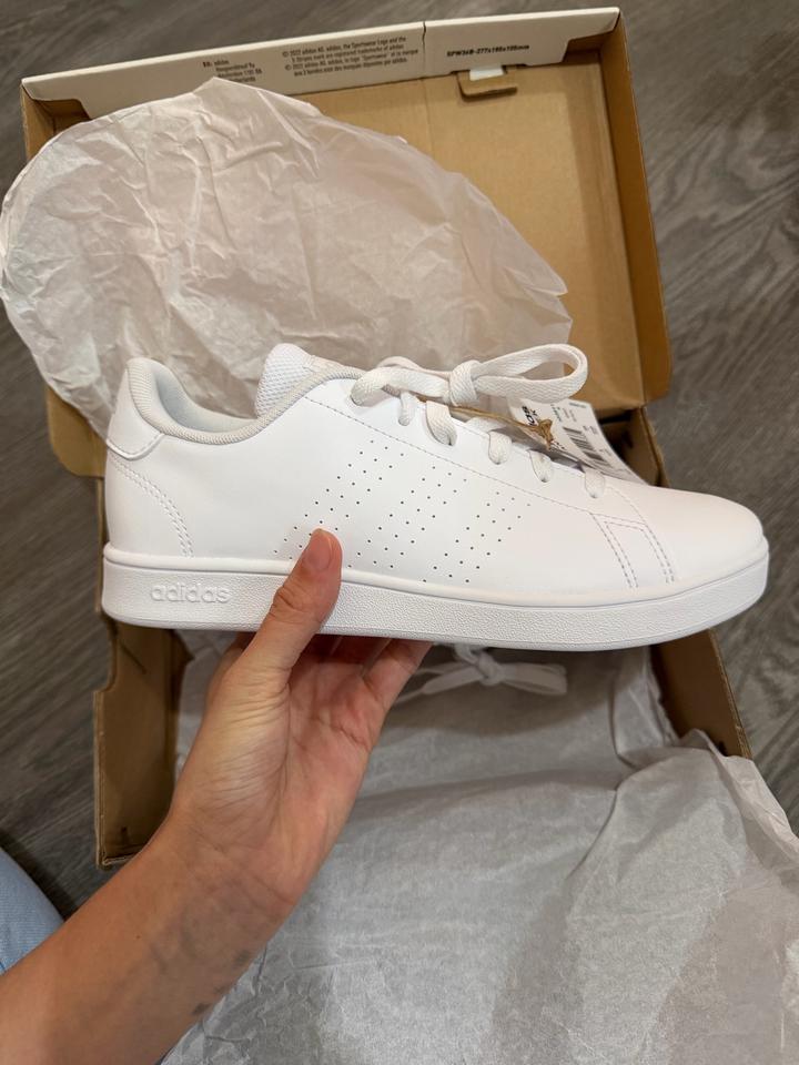 Женские кроссовки adidas