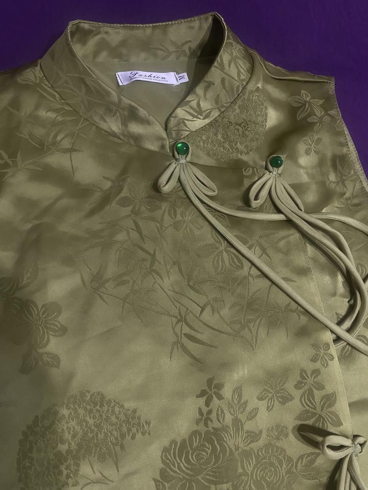 Атласный жилет в восточном стиле (Ципао)