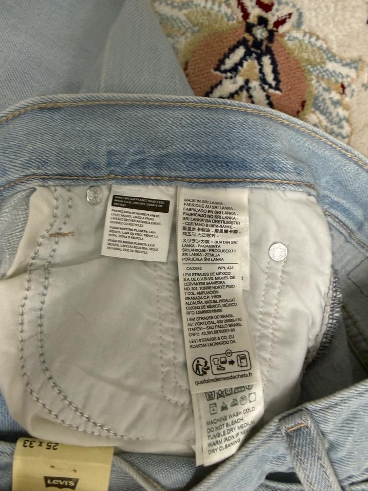 Levis