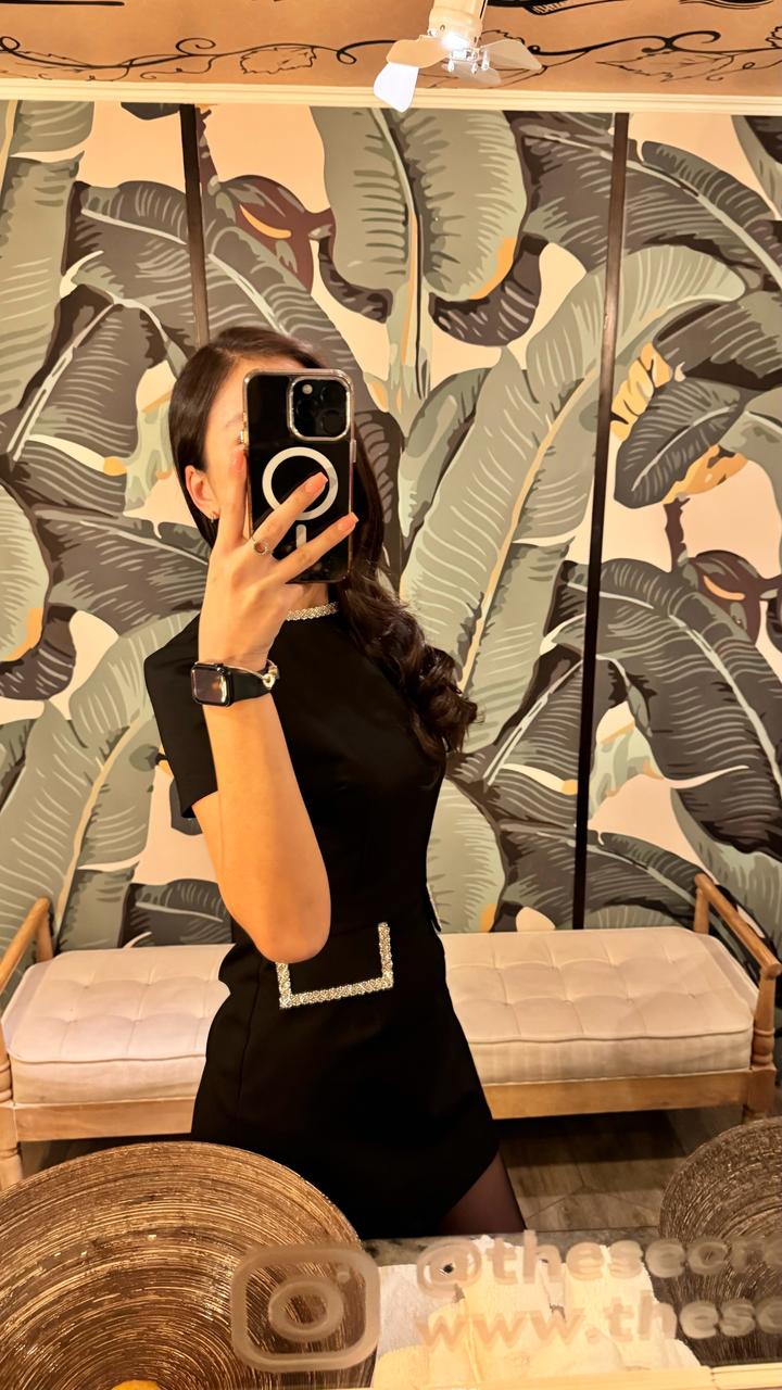 Чёрное платье.