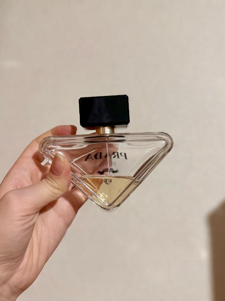 Prada paradoxe virtual flower