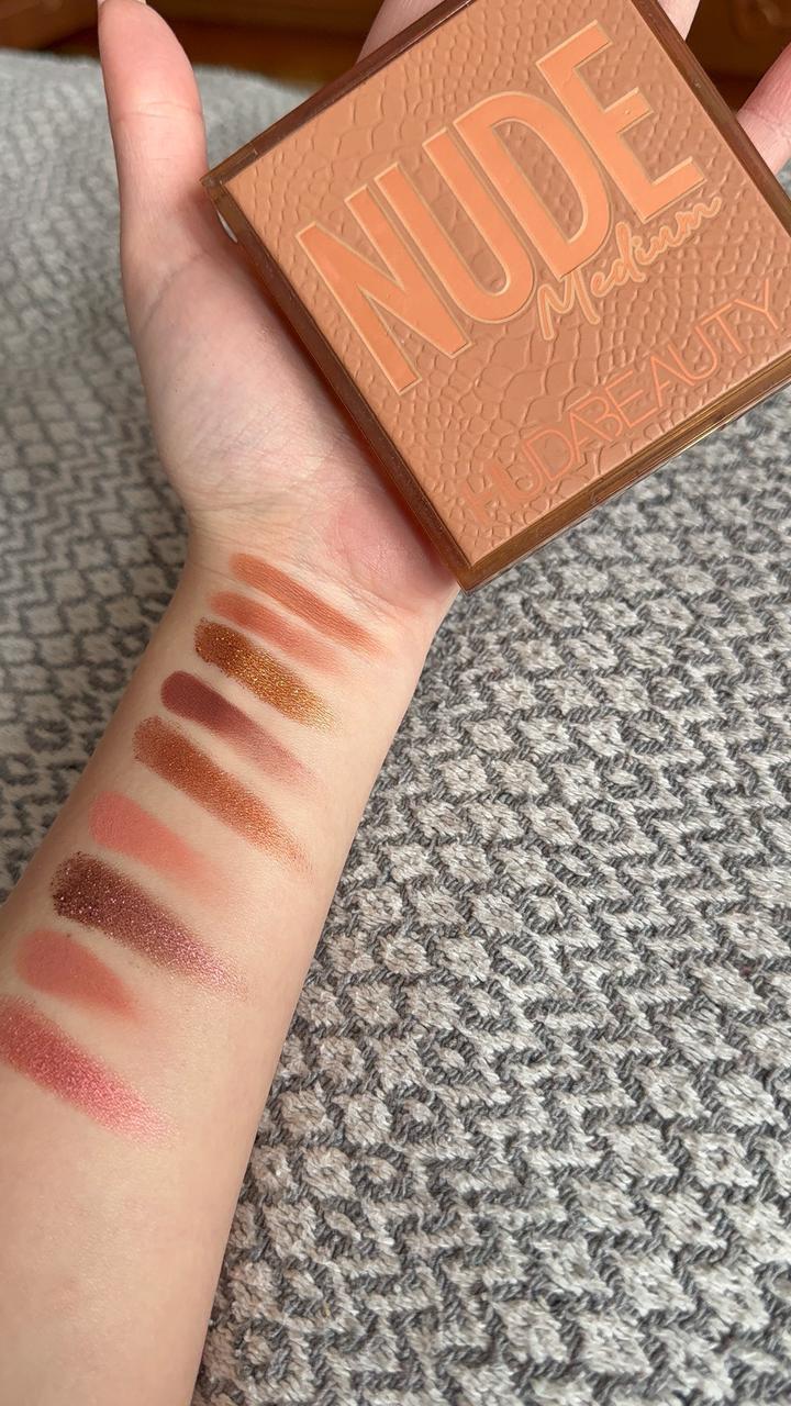 палетка Huda Beauty