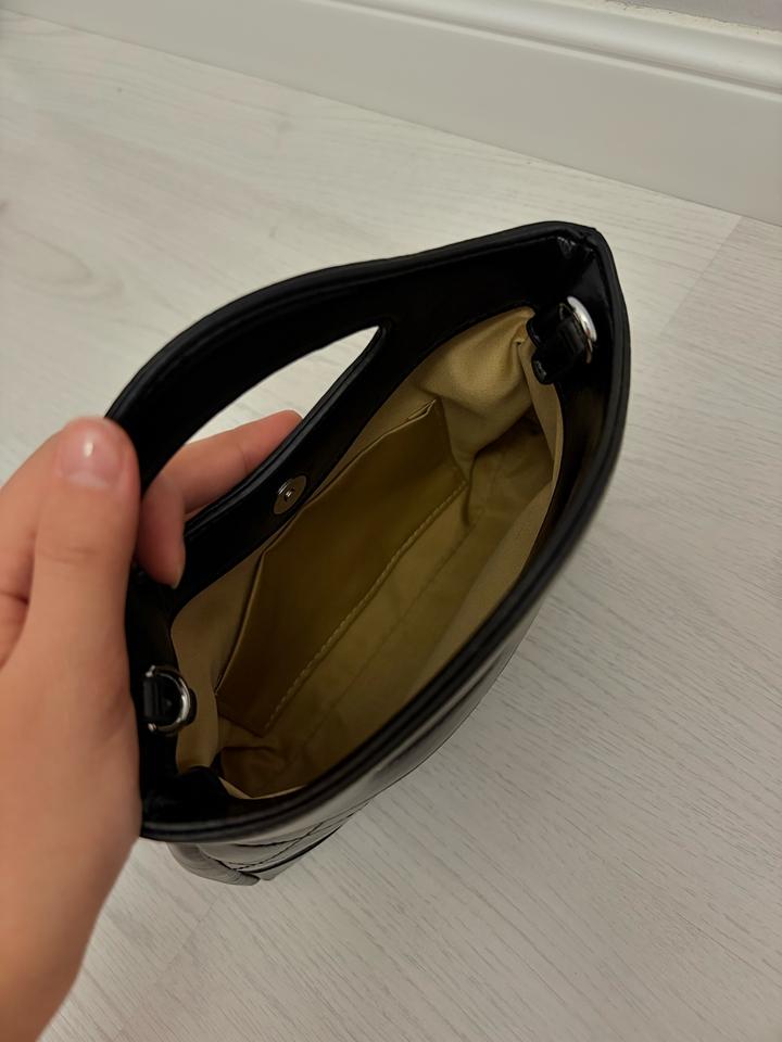 Черная сумка от Chanel