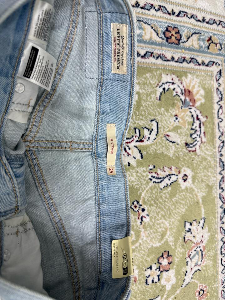 Levis