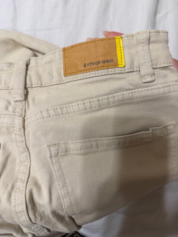 Брюки slim fit Stradivarius