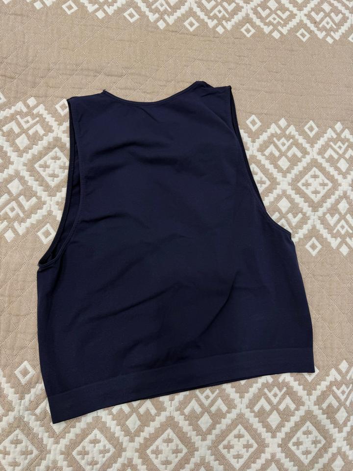 Топ спортивный amona