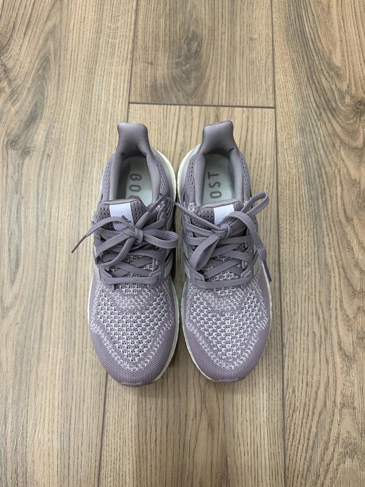 фиолетовые кроссовки Adidas