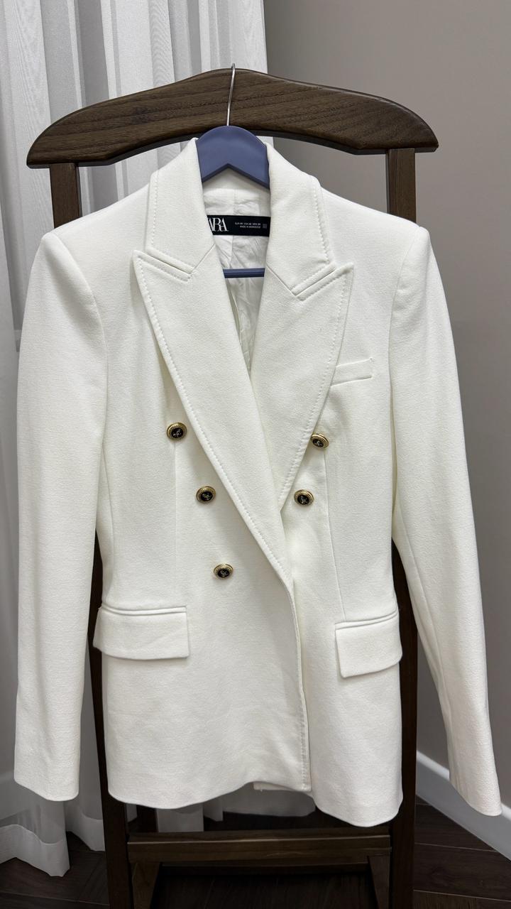 Белый пиджак Zara оригинал новый размер XS