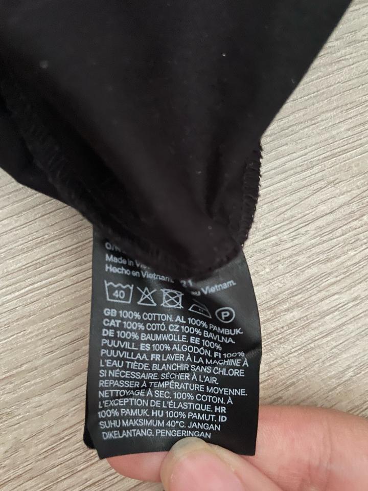 чёрное короткое платье H&M