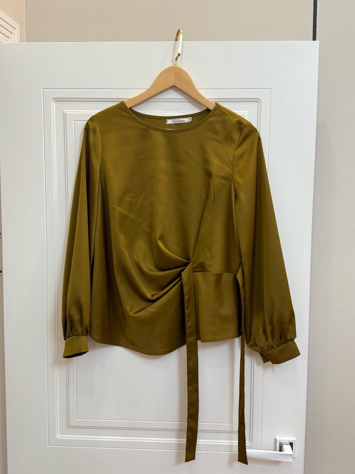 Атласная блузка