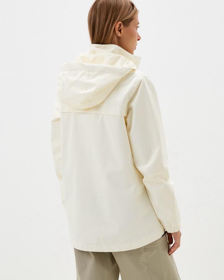 Белая ветровка outventure