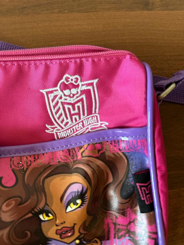 Комплект одежды для девочки на 7-8 лет