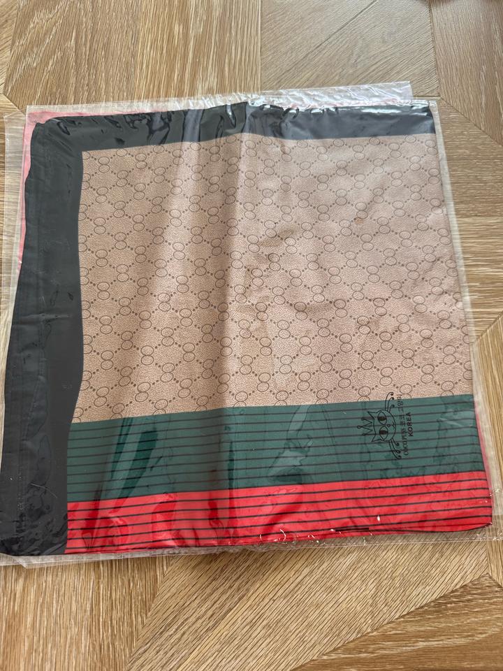 Платок красный 58см на 58см. Разные расцветки