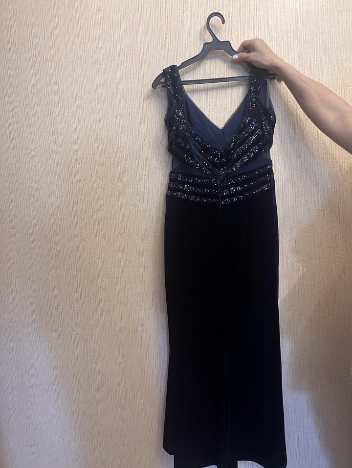 Вечернее бархатное платье.