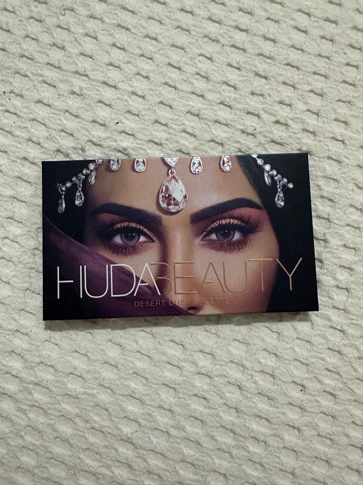 Huda Beauty палетка новая