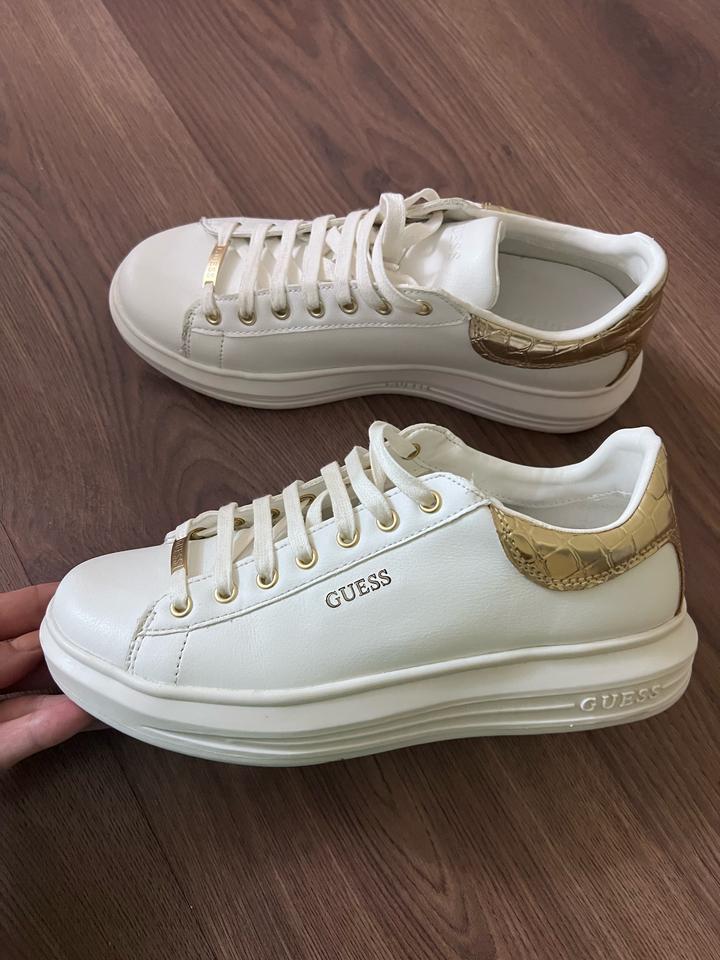 Кроссовки Guess